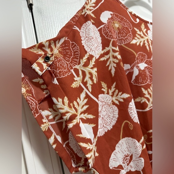 Maurice’s Short Sleeve Blouse Color Rust w/ white poppy flowers women’s XXL EUC - Picture 7 of 16